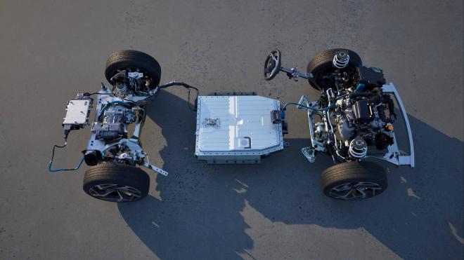 Το Renault Rafale Hyper Hybrid E-Tech 4x4 300 hp...«πετάει»
