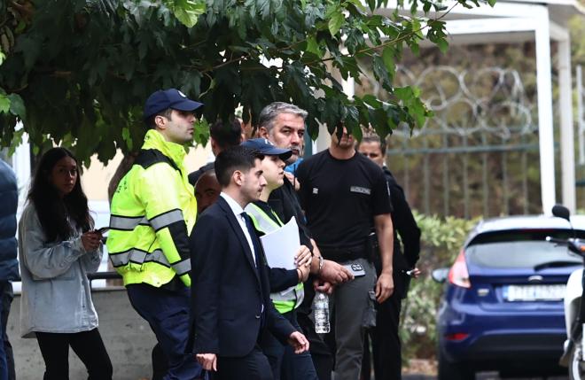 Ο Βασίλης Μπισμπίκης φέρεται και στο παρελθόν να είχε προκαλέσει ζημιές σε αυτοκίνητα γειτόνων του - Intimenews