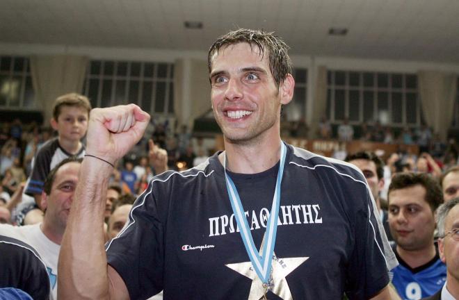 Ο Κράβαρικ μετά την κατάκτηση του πρωταθλήματος βόλεϊ με τον "Ηρακλή" για την περίοδο 2006-2007 / Eurokinissi ΒΕΡΒΕΡΙΔΗΣ ΒΑΣΙΛΗΣ