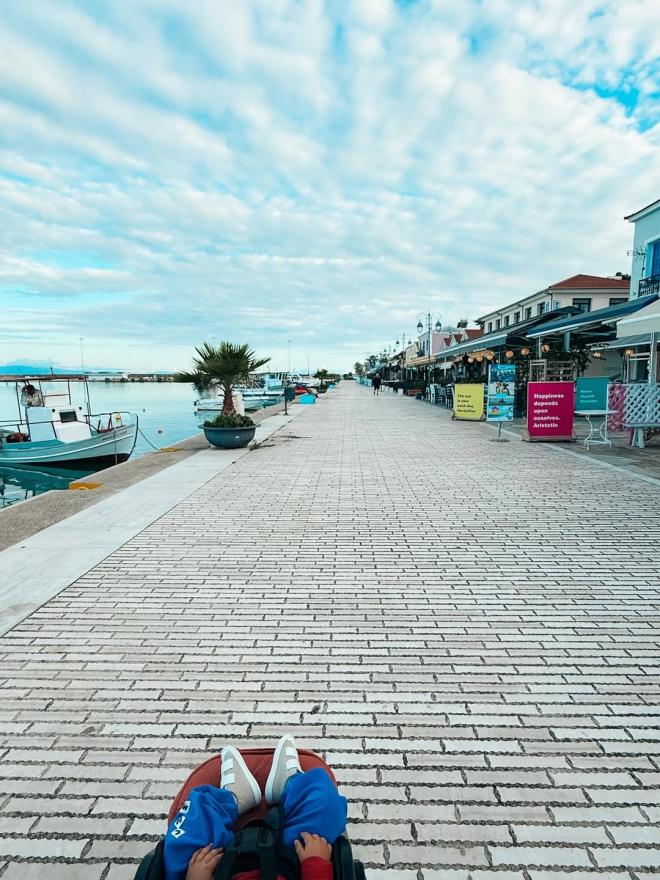 Εριέττα Κούρκουλου: Με τα παιδιά της στο Κατάκολο στο σπίτι του παππού της