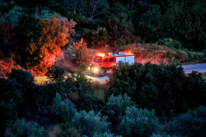 Οι Πυροσβέστες και οι άνδρες της 8ης ΕΜΑΚ κατάφεραν να απεγκλωβίσουν τον άνδρα μετά από 12 ώρες