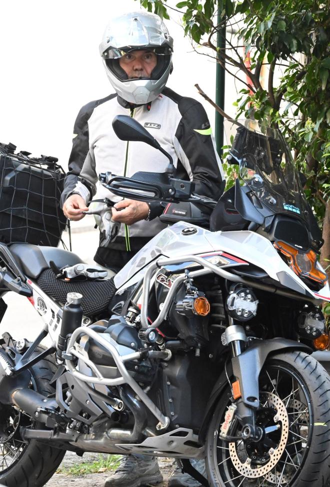 Πάντα προσεκτικός ο τραγουδιστής