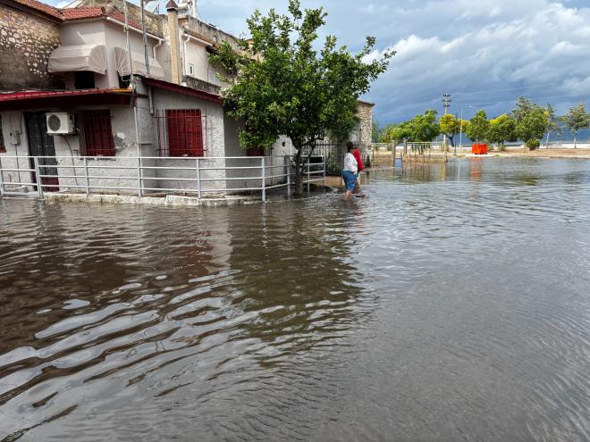 Καιρός: Επιμένει η κακοκαιρία – Ήχησε το 112 σε Μακεδονία, Θράκη