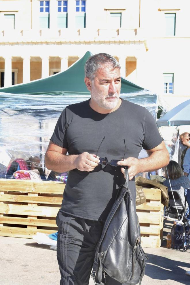 Ο Βασίλης Μπισμπίκης επισκέφθηκε τον Πάνο Ρούτσι στο Σύνταγμα/NDP