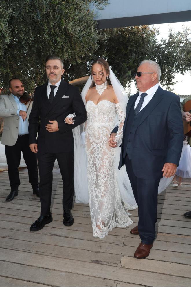Η άφιξη της νύφης στην εκκλησία