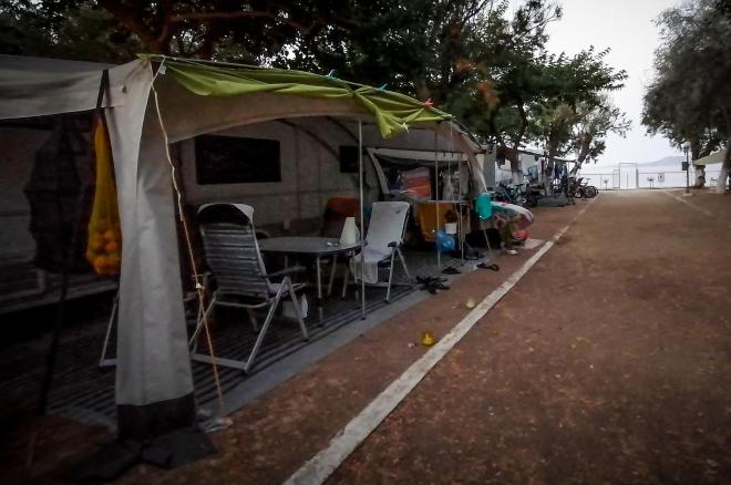 Σύμφωνα με τουρίστες που έμεναν στο κάμπινγκ ο δράστης φορούσε κουκούλα κι ήταν νεαρός σε ηλικία - Eurokinissi