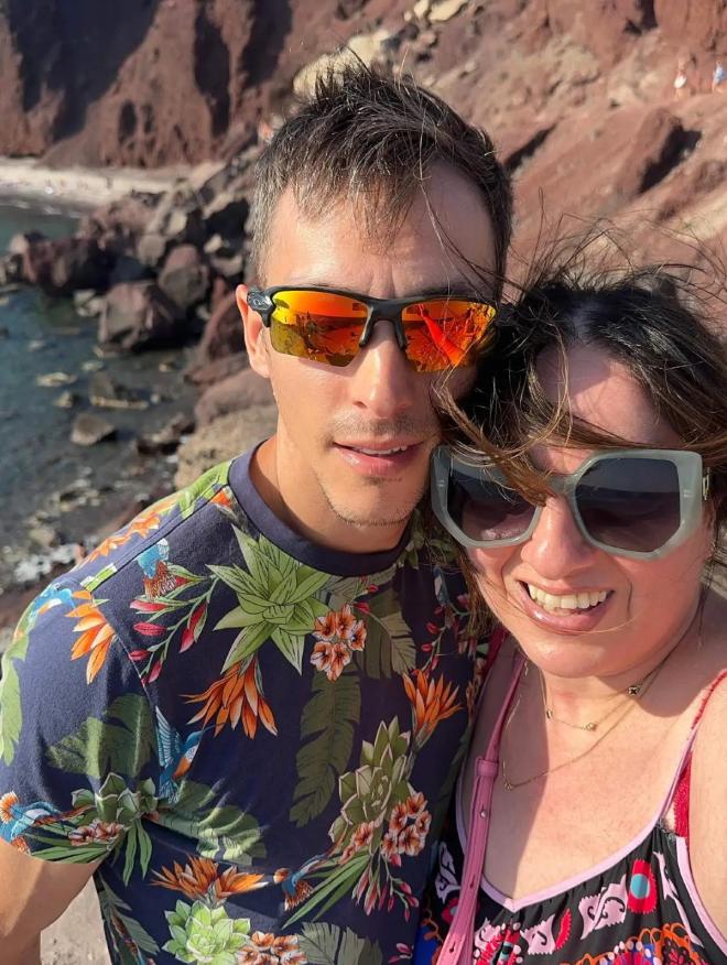 Μία από τις σπάνιες selfies της Σοφίας Μουτίδου με τον σύντροφό της