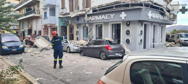 Κατέρρευσε μπαλκόνι στο Λαύριο 