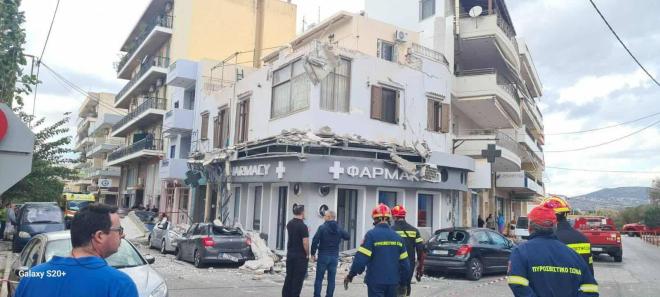 Χαμός στο Λαύριο - Κατάρρευση μπαλκονιού