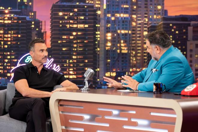 Ο Γιώργος Καπουτζίδης με τον Γρηγόρη Αρναούτογλου