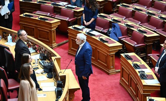 Θοδωρής Δρίτσας: Ορκίστηκε βουλευτής και εντάχθηκε στη Νέα Αριστερά
