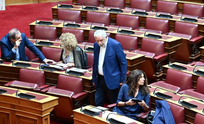 Θοδωρής Δρίτσας: Ορκίστηκε βουλευτής και εντάχθηκε στη Νέα Αριστερά