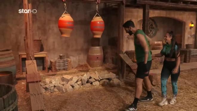 Φάρμα: H Έλενα κι ο Κωνσταντίνος πηγαίνουν να κόψουν τα σχοινιά που συγκρατούν τις στάμνες της Ανδριανής και του Λάμπρου