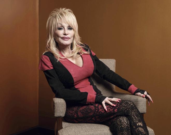 Η Dolly Parton σε εκδήλωση στη Νέα Υόρκη αφιερωμένη στην καριέρα της το 2022 
