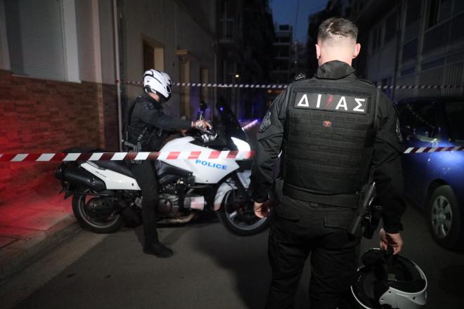 Άγιος Παντελεήμονας: Η στιγμή που ο 47χρονος ζήτησε βοήθεια σε μίνι μάρκετ