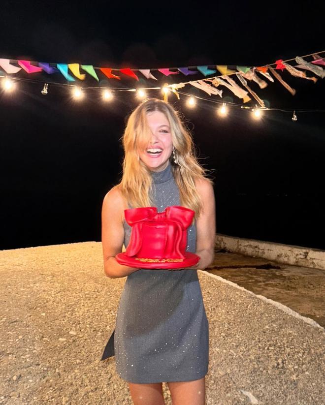 Ήταν κούκλα από μικρή - Αναγνωρίζετε τη γνωστή ηθοποιό;