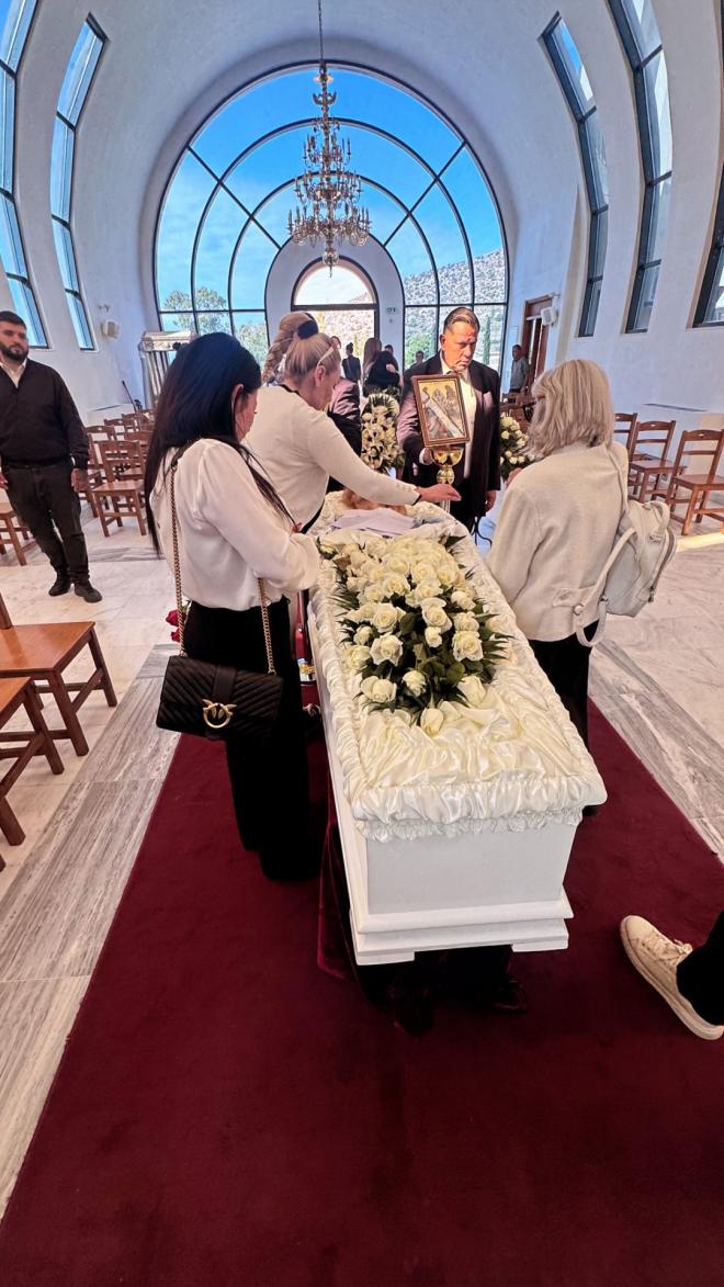 Δύσκολες ώρες για τη Βικτώρια Καρύδα: Πέθανε η μητέρα της