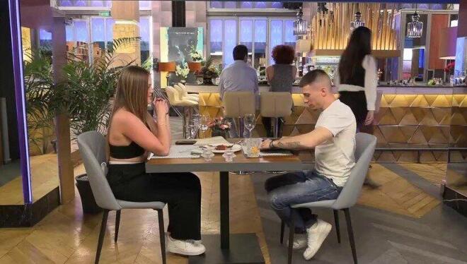First Dates: Ο Γιώργος ενθουσιάστηκε με το γλυκό σε σχήμα καρδιάς