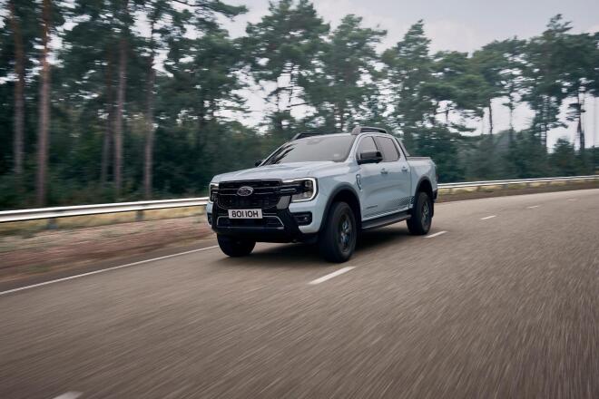Ford Ranger Raptor: Που μπορείτε να το δείτε να ...«πετάει»