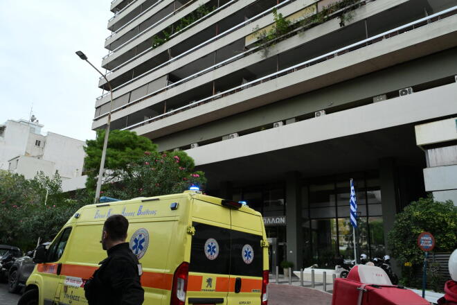 Αμπελόκηποι: Απάντησε σε τηλεφώνημα και μετά έπεσε από τον 24ο όροφο