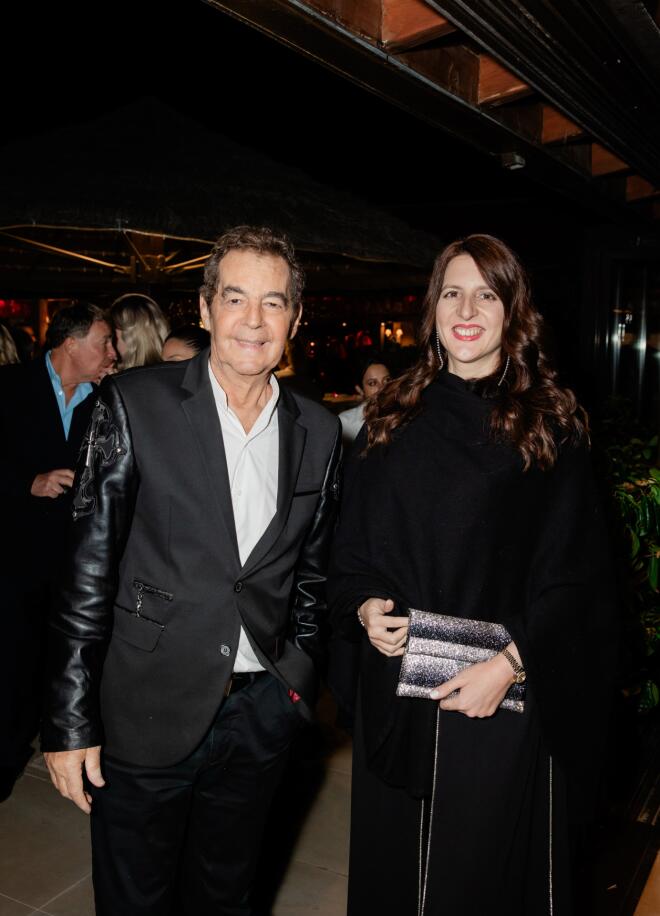 Κώστας Χαριτοδιπλωμένος με τη συνοδό του/ studio panoulis