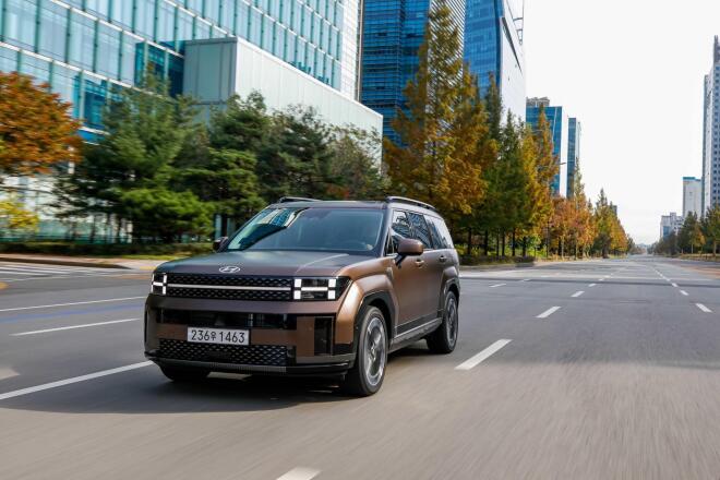 Hyundai SANTA FE: Διπλή επιτυχία στα What Car 2025 ? Electric Car Awards