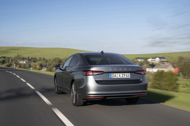 Skoda Superb: Έκανε 2.831 χιλιόμετρα με ένα γέμισμα