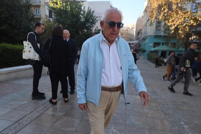 Ο Κακλαμάνης στην κηδεία Σαββόπουλου