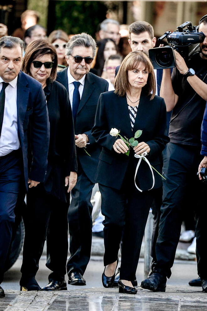 Η Σακελλαροπούλου στην κηδεία