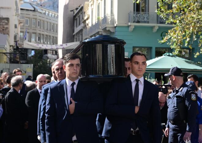 Διονύσης Σαββόπουλος: Οι επώνυμοι καλλιτέχνες που βρέθηκαν στην κηδεία του