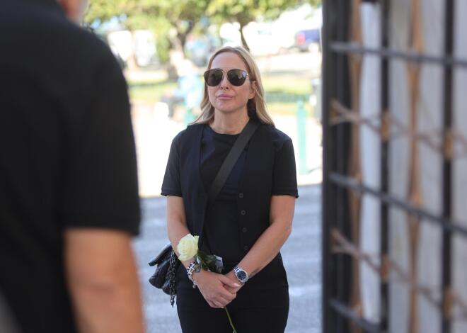 Κηδεία Διονύση Σαββόπουλου: Μελίνα Ασλανίδου