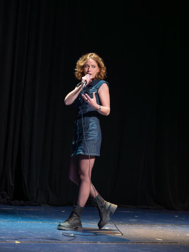 Nέα stand up comedy με την Ήρα Κατσούδα