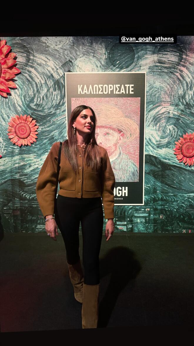 Σταματίνα Τσιμτσιλή: Στην έκθεση του Βαν Γκογκ στην Αθήνα με τα παιδιά της