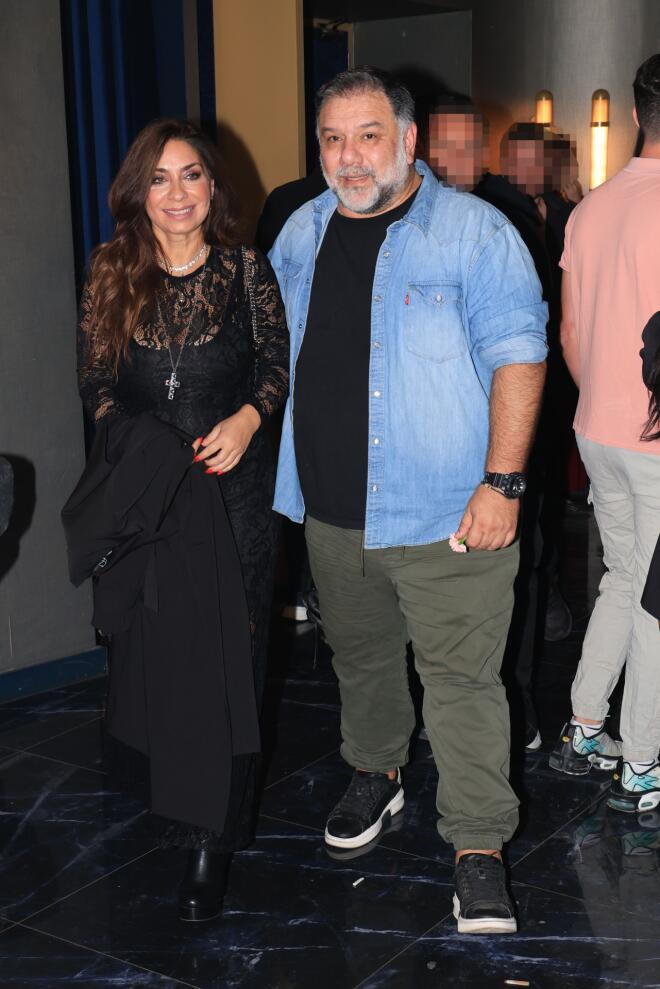 Αντωνίου: Βραδινή έξοδος με lace dress - Στην αγκαλιά του Αρναούτογλου