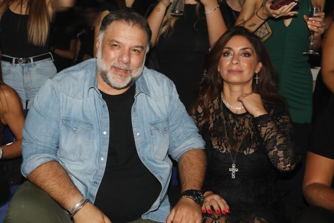 Αντωνίου: Βραδινή έξοδος με lace dress - Στην αγκαλιά του Αρναούτογλου