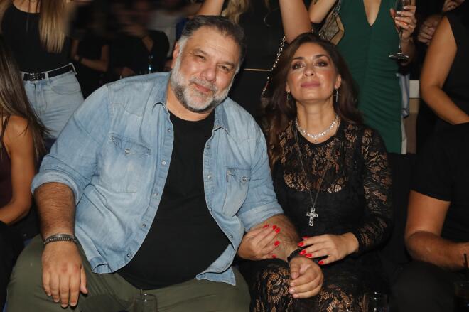 Αντωνίου: Βραδινή έξοδος με lace dress - Στην αγκαλιά του Αρναούτογλου