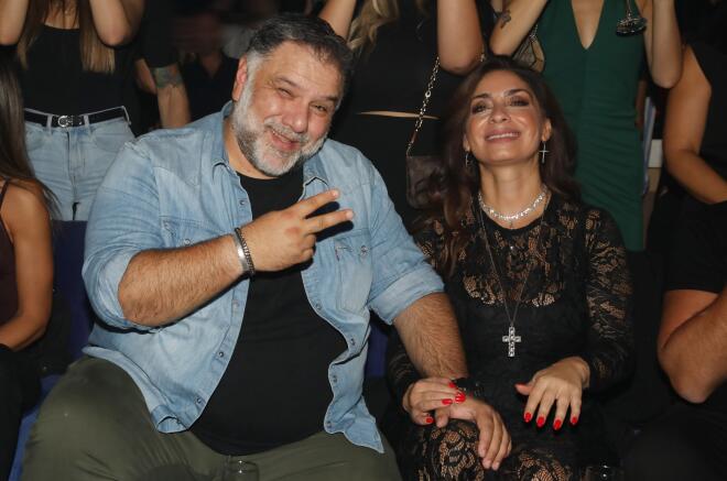 Αντωνίου: Βραδινή έξοδος με lace dress - Στην αγκαλιά του Αρναούτογλου