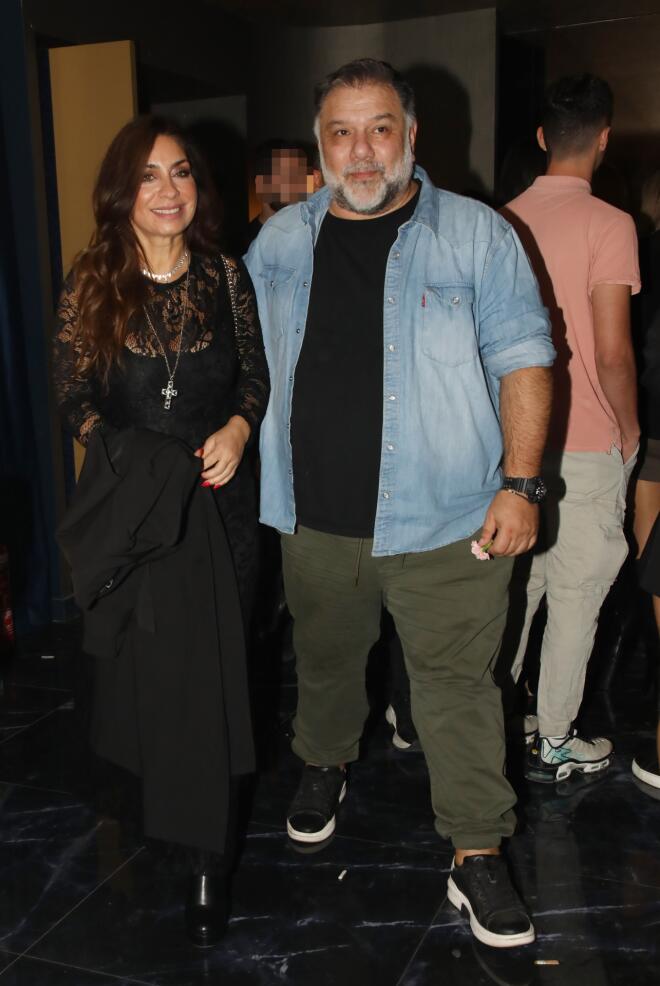 Αντωνίου: Βραδινή έξοδος με lace dress - Στην αγκαλιά του Αρναούτογλου