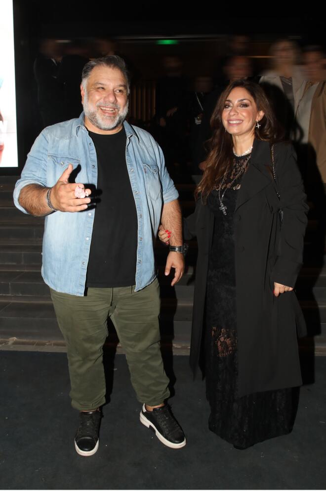 Αντωνίου: Βραδινή έξοδος με lace dress - Στην αγκαλιά του Αρναούτογλου