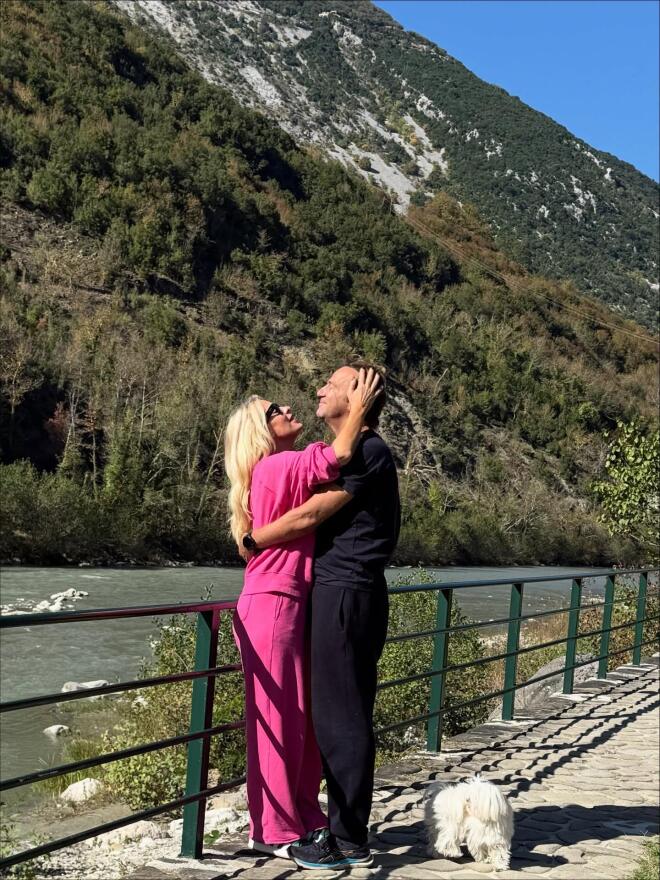 Ελένη Μενεγάκη: Γενέθλια στην αγκαλιά του Μάκη της στα Τζουμέρκα