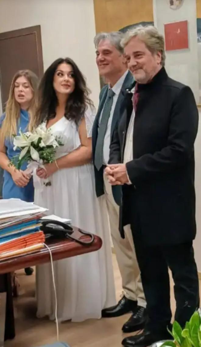 Ο Οδυσσέας Σταμούλης παντρεύτηκε με πολιιτικό γάμο τη σύντροφό του