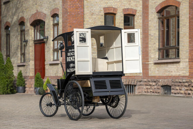 Mercedes: Τι κρύβεται πίσω από το εκφραστικό γλυπτό 