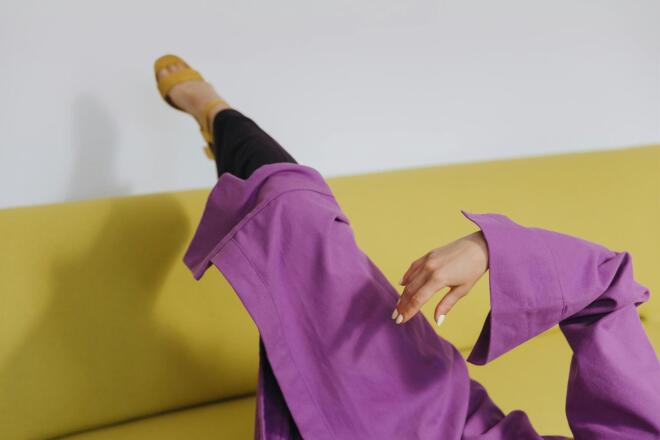 Aυτό είναι το χρώμα που ταιριάζει από office look μέχρι ένα βραδινό outfit