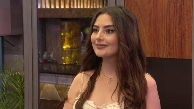 First Dates: Η Ναταλία επιμένει να γνωρίσει τον τέλειο άντρα!