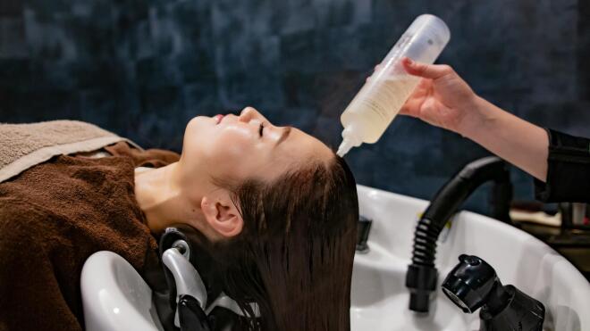 7+1 τοξικά συστατικά που «κρύβονται» σε προϊόντα περιποίησης