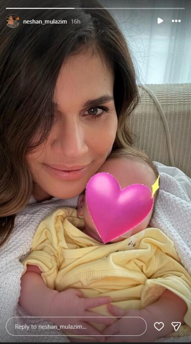 Νεσχάν Μουλαζίμ: Η φωτογραφία αγκαλιά με τη νεογέννητη κόρη της
