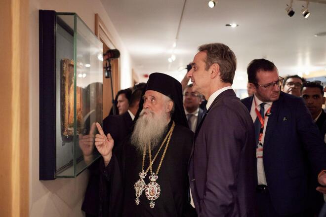 Ξενάγηση του πρωθυπουργού στα κειμήλια της Μονής Σινά