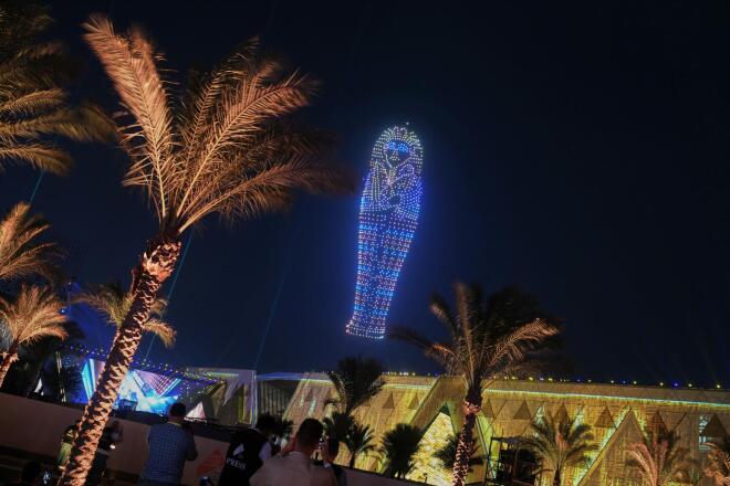 Εντυπωσίασαν τα λαμπερά εγκαίνια για το Μεγάλο Αιγυπτιακό Μουσείο στο Κάιρο