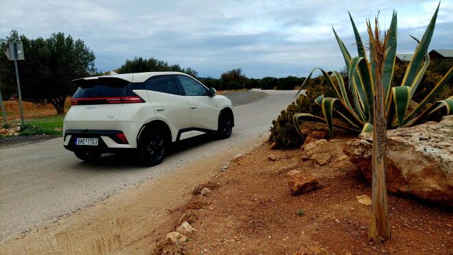 Δοκιμάζουμε το νέο BYD Dolphin Surf Boost με 157 ίππους