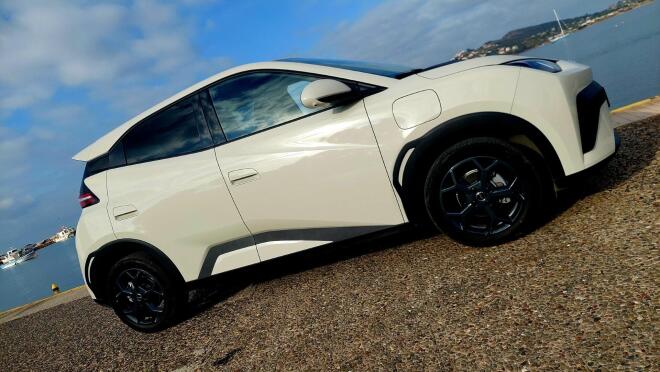 Δοκιμάζουμε το νέο BYD Dolphin Surf Boost με 157 ίππους